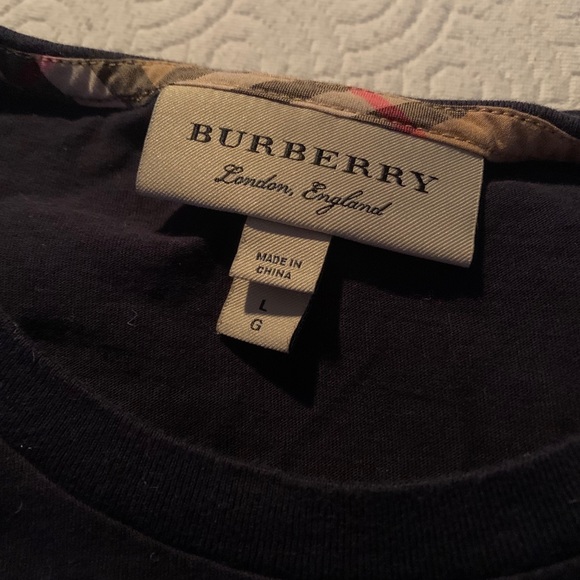 Burberry t shirt size Large - Picture 3 of 3